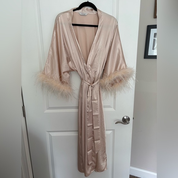 Prodesign Silky Robe - Picture 1 of 6